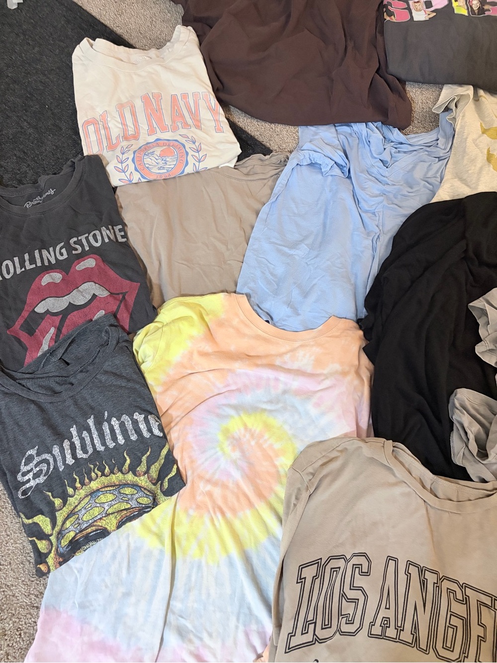 14 Graphic/ Plain T-shirts - Picture 3 of 5